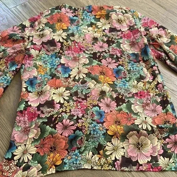 Flint & Moss | Colourful floral long bell sleeve blouse - Picture 12 of 13